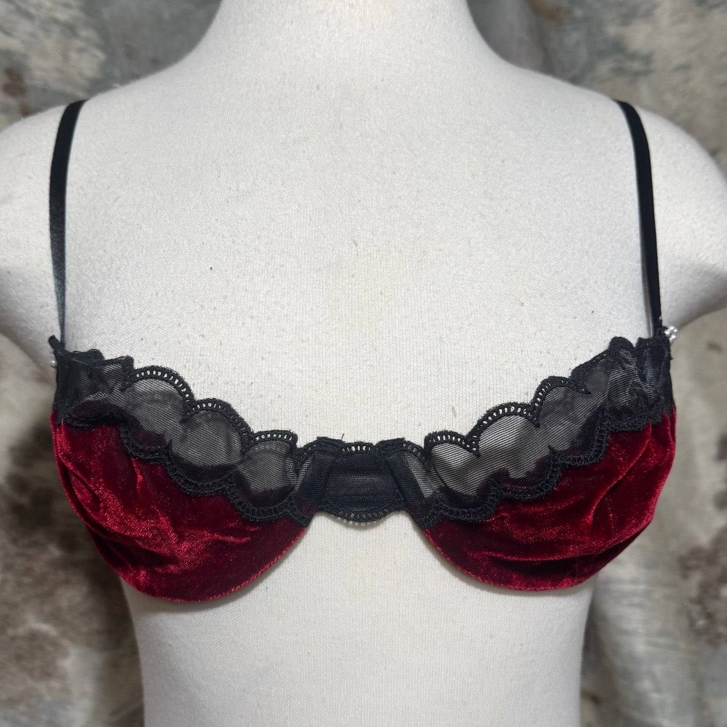 70s / 80s CHRISTIAN DIOR BURGUNDY VELVET BLACK LACE BRA 36B