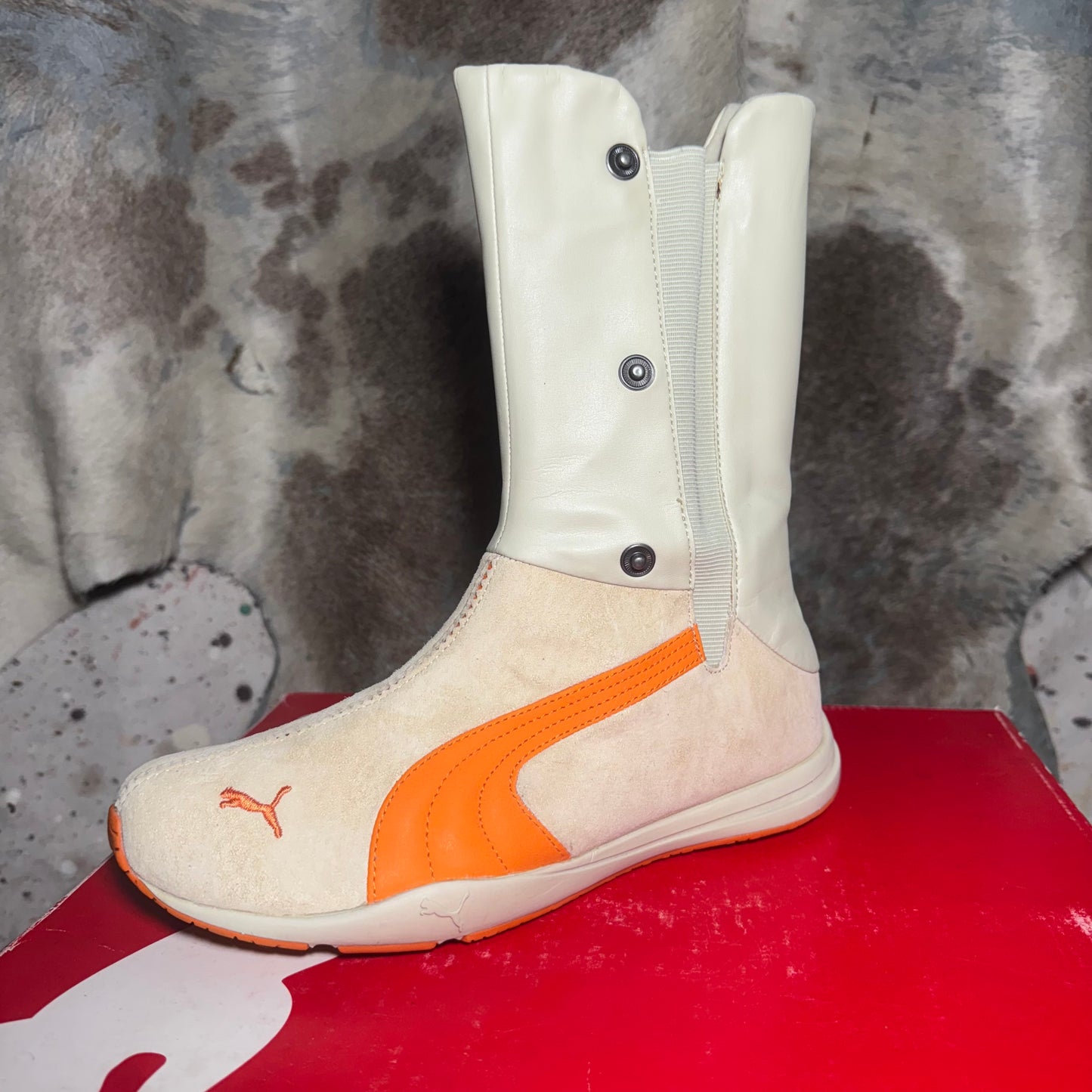 2000s PUMA ORANGE / CREAM TEXTURE BOOT DETACHABLE PUFFER LEG WARMER 8.5