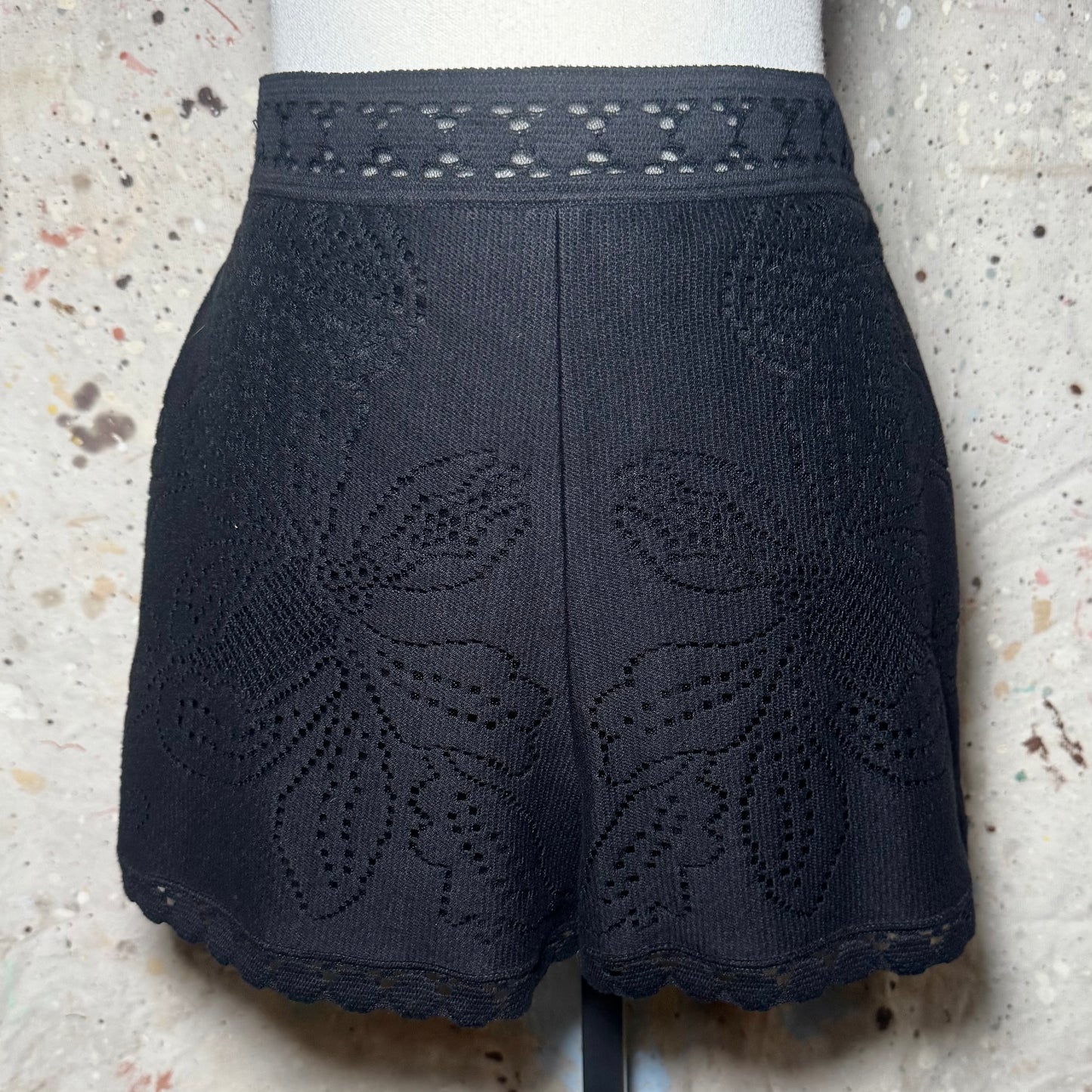 VALENTINO GARAVANI BLACK FLORAL LACE SCALLOP TRIM WOVEN HIGH WAIST SHORTS