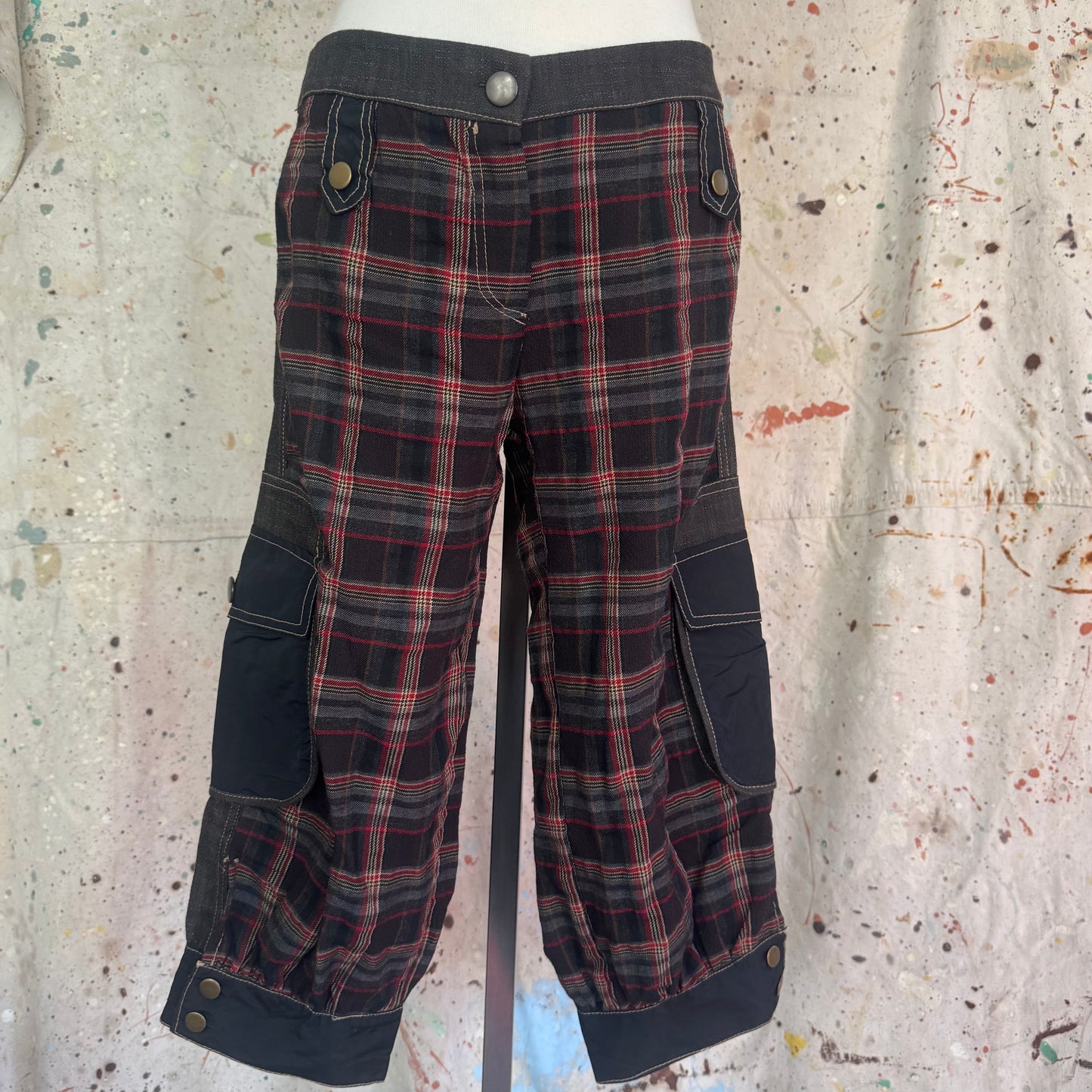 2000s TARTAN CARGO CAPRI PANTS
