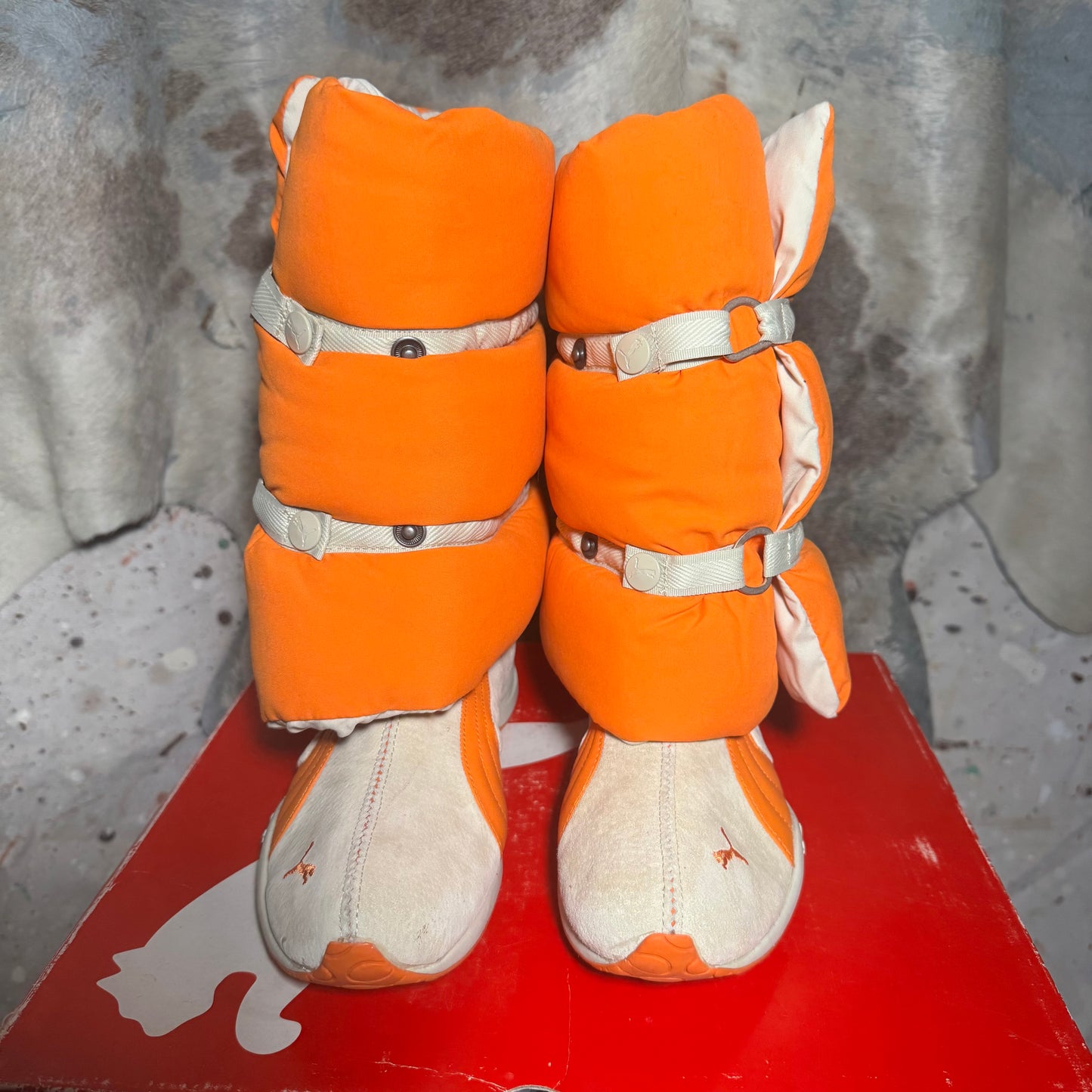 2000s PUMA ORANGE / CREAM TEXTURE BOOT DETACHABLE PUFFER LEG WARMER 8.5