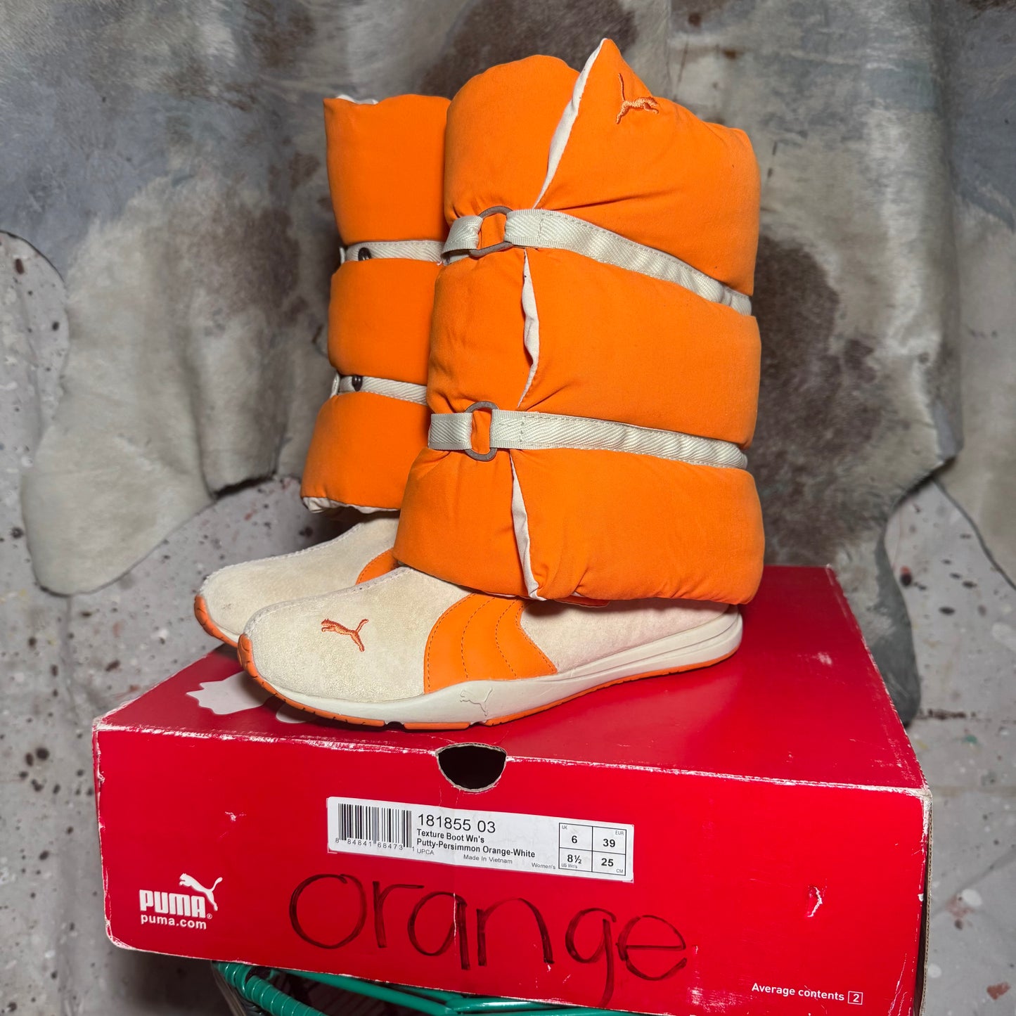 2000s PUMA ORANGE / CREAM TEXTURE BOOT DETACHABLE PUFFER LEG WARMER 8.5