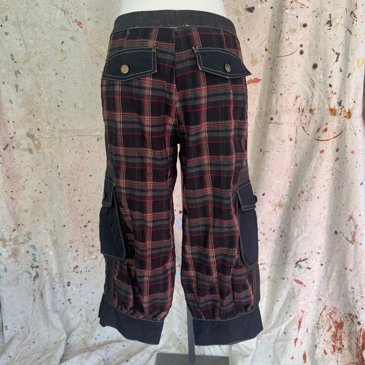 2000s TARTAN CARGO CAPRI PANTS