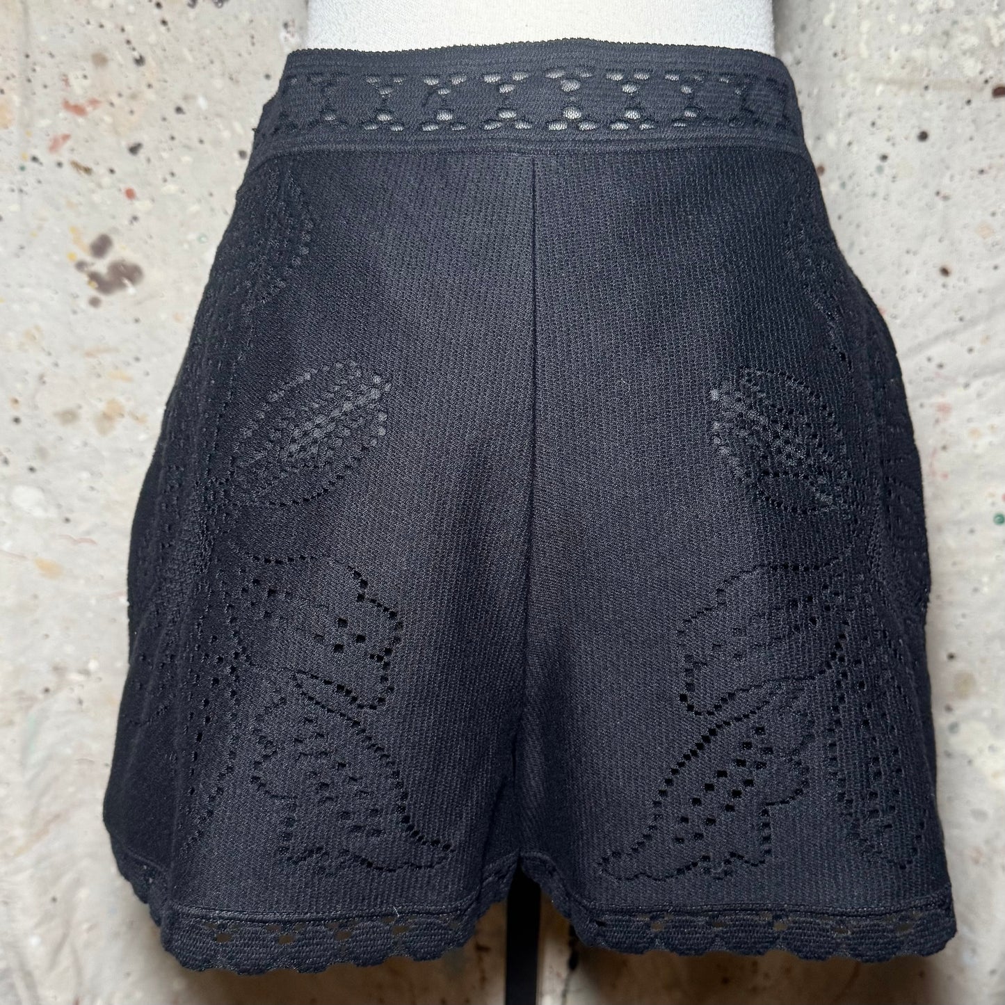 VALENTINO GARAVANI BLACK FLORAL LACE SCALLOP TRIM WOVEN HIGH WAIST SHORTS