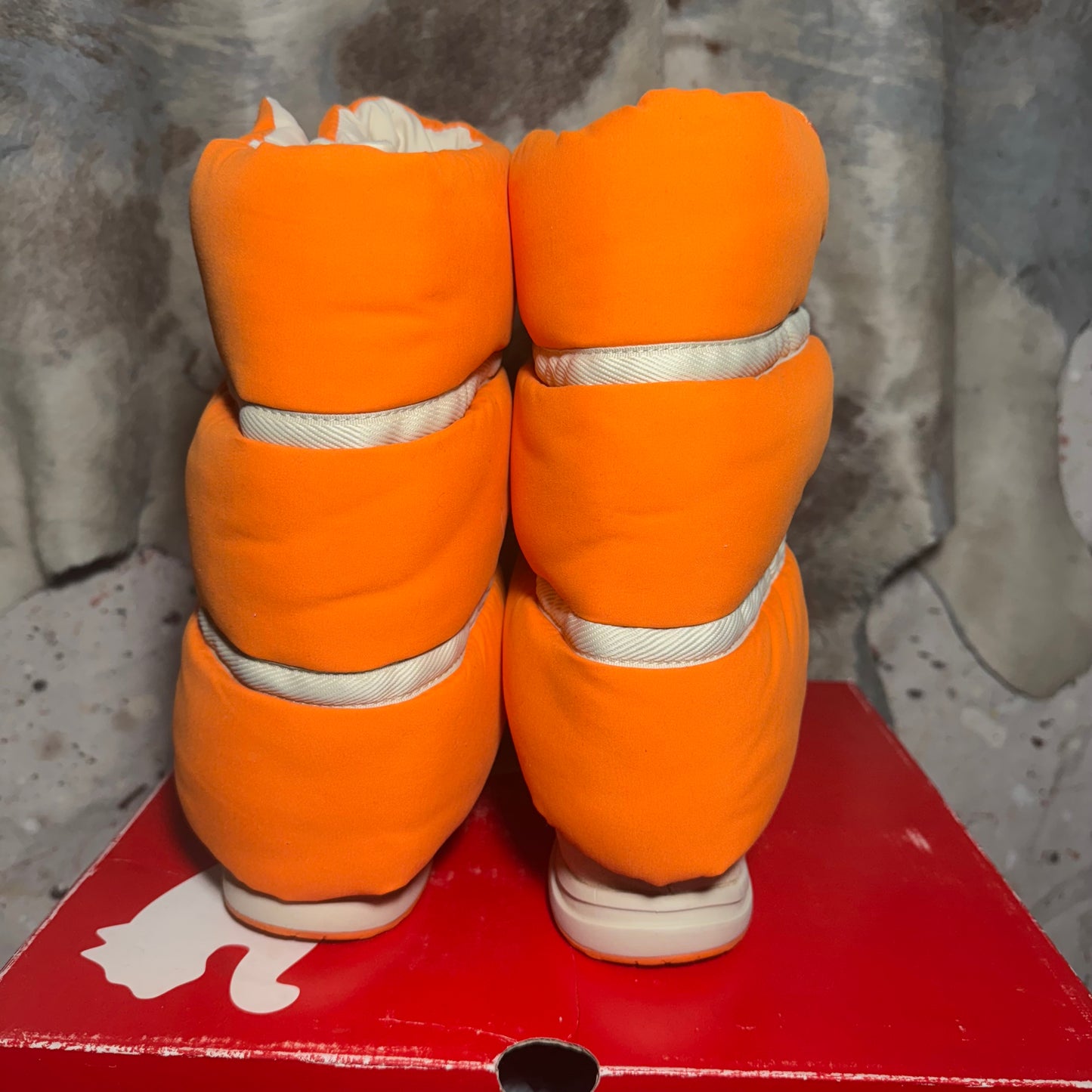 2000s PUMA ORANGE / CREAM TEXTURE BOOT DETACHABLE PUFFER LEG WARMER 8.5