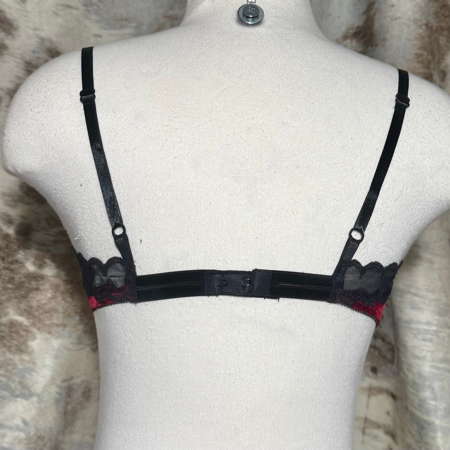 70s / 80s CHRISTIAN DIOR BURGUNDY VELVET BLACK LACE BRA 36B