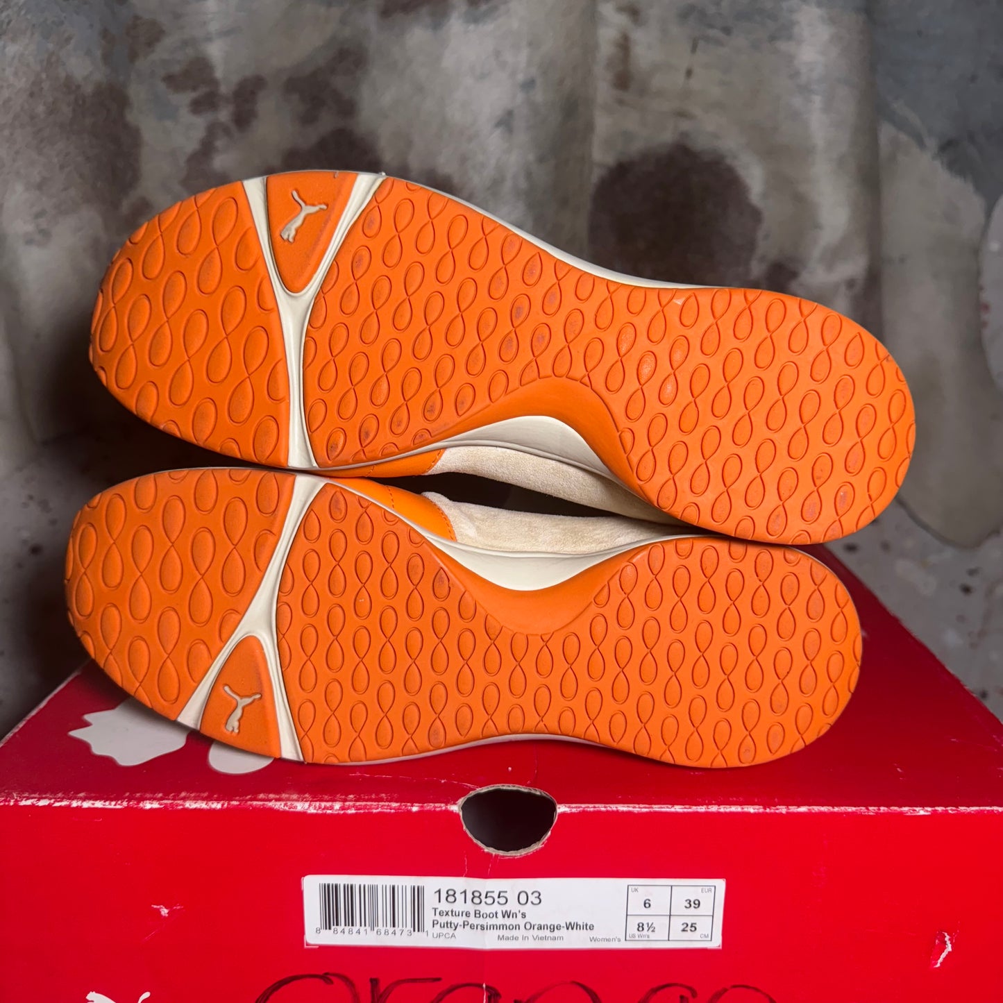 2000s PUMA ORANGE / CREAM TEXTURE BOOT DETACHABLE PUFFER LEG WARMER 8.5