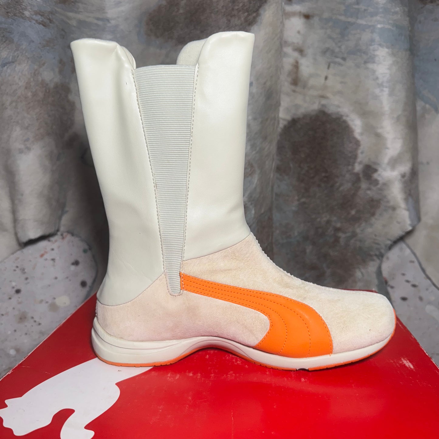 2000s PUMA ORANGE / CREAM TEXTURE BOOT DETACHABLE PUFFER LEG WARMER 8.5
