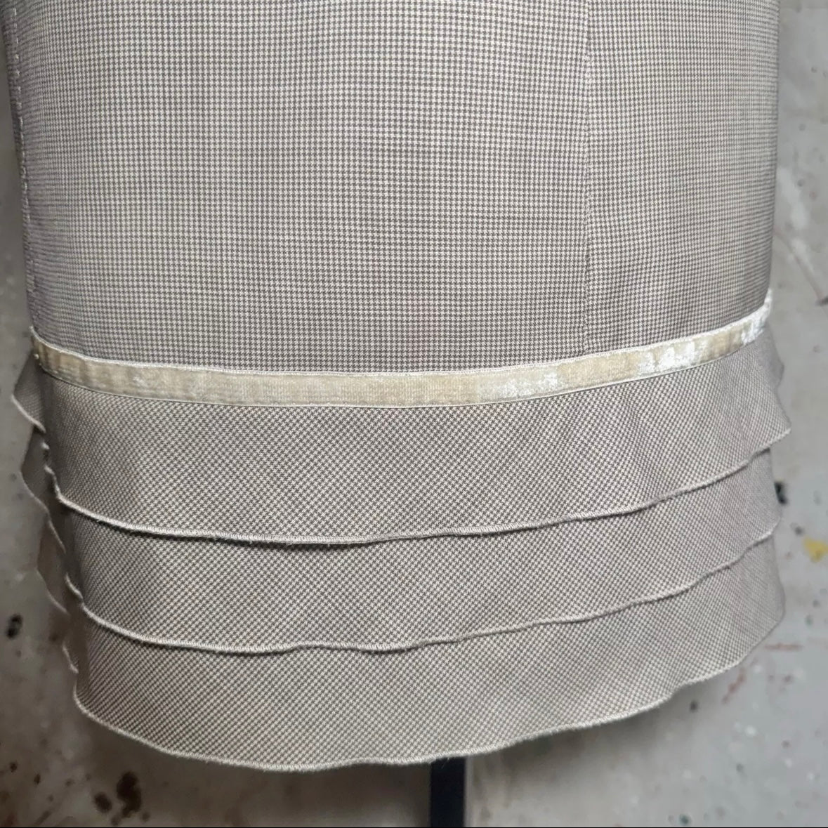 SS 2003 LOUIS VUITTON MARC JACOBS HOUNDSTOOTH A LINE FRILL SKIRT RUNWAY