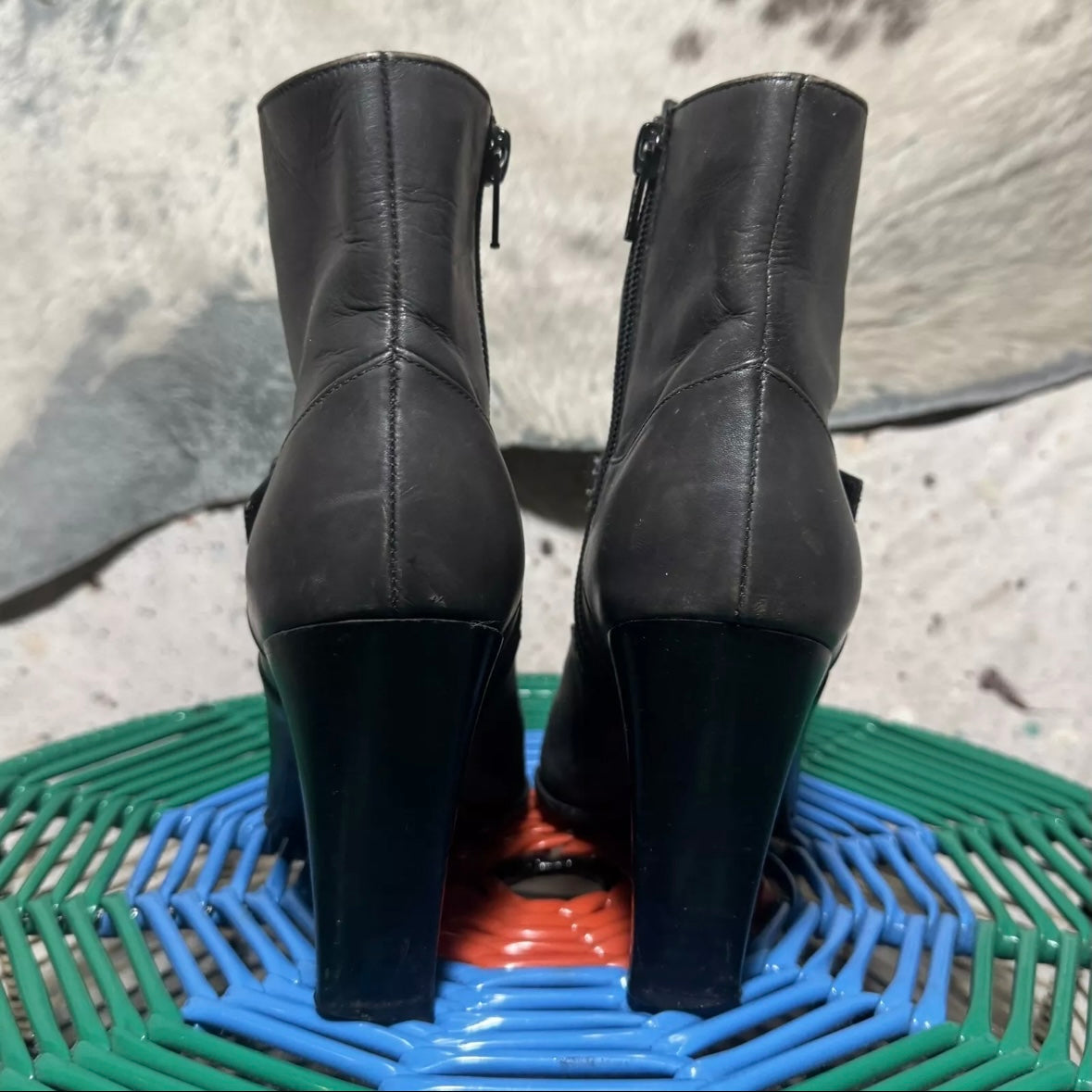 2000s VIA SPIGA ITALY DISTRESSED LEATHER LACE UP POINTED TOE ANKLE BOOTS