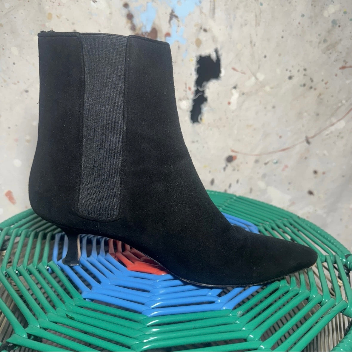 MANOLO BLAHNIK BLACK SUEDE POINT TOE CHELSEA KITTEN HEEL ANKLE BOOT BOOTIE 37