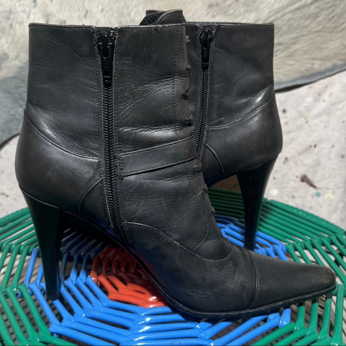 2000s VIA SPIGA ITALY DISTRESSED LEATHER LACE UP POINTED TOE ANKLE BOOTS