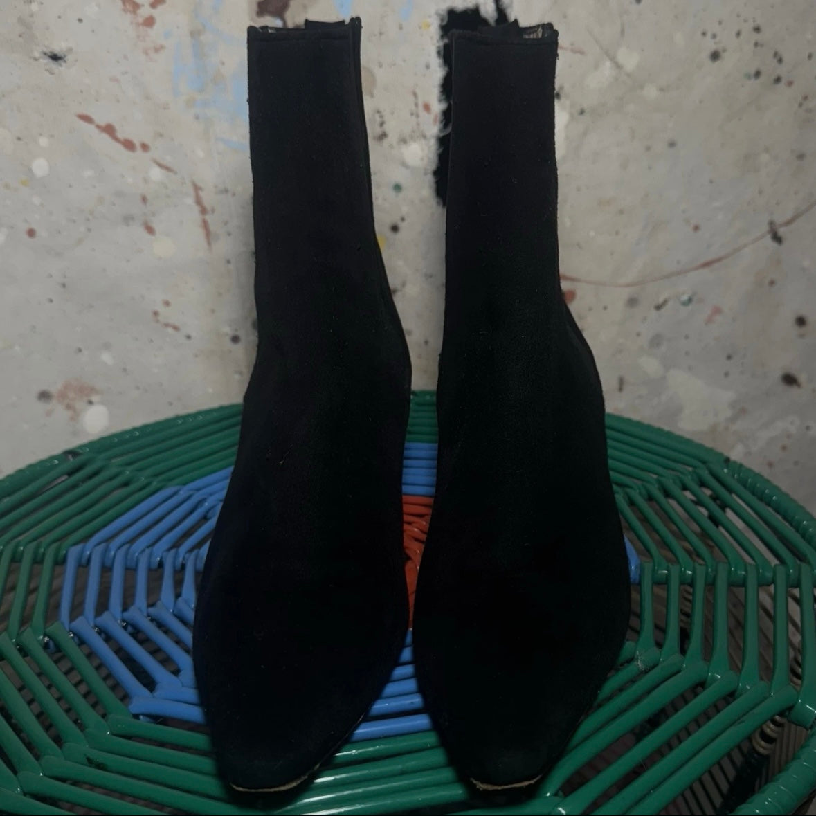 MANOLO BLAHNIK BLACK SUEDE POINT TOE CHELSEA KITTEN HEEL ANKLE BOOT BOOTIE 37
