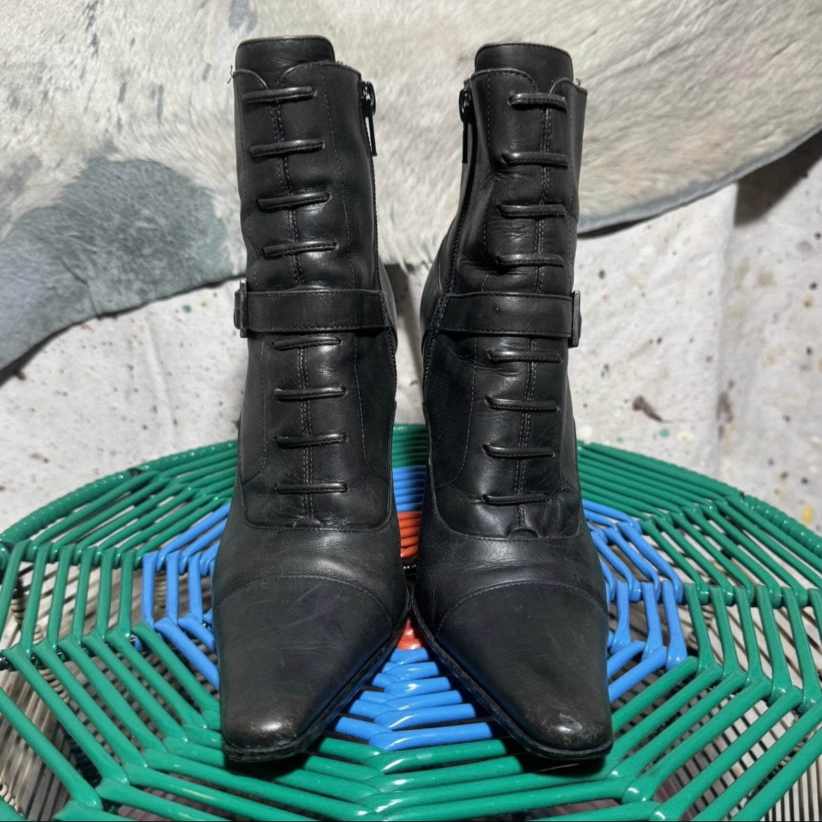 2000s VIA SPIGA ITALY DISTRESSED LEATHER LACE UP POINTED TOE ANKLE BOOTS