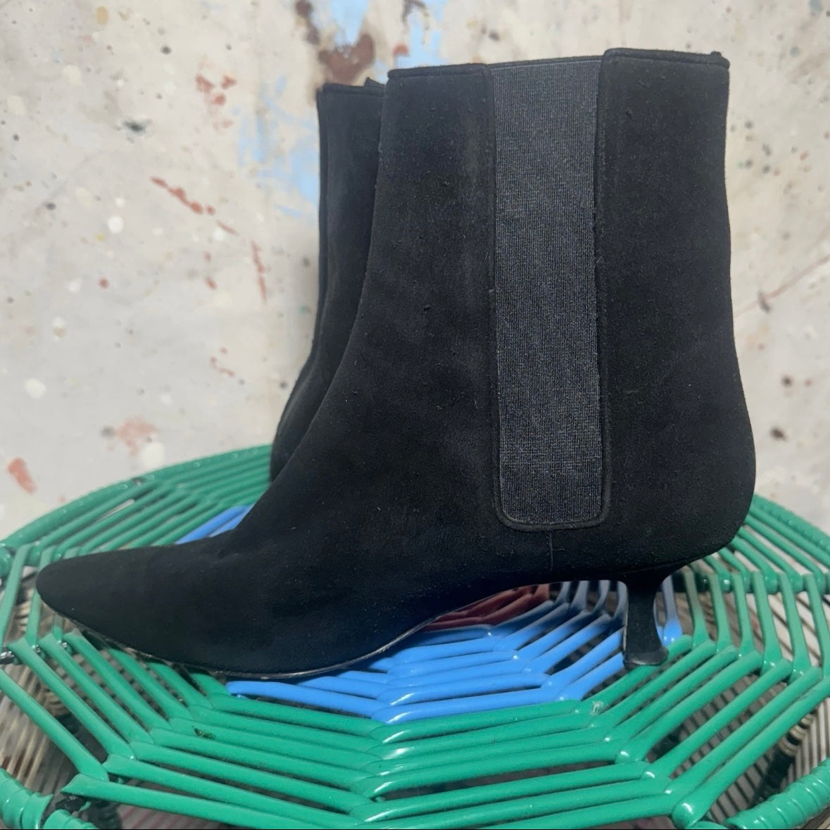MANOLO BLAHNIK BLACK SUEDE POINT TOE CHELSEA KITTEN HEEL ANKLE BOOT BOOTIE 37