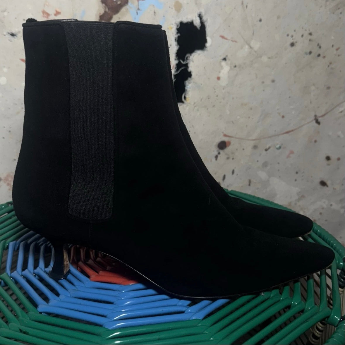 MANOLO BLAHNIK BLACK SUEDE POINT TOE CHELSEA KITTEN HEEL ANKLE BOOT BOOTIE 37
