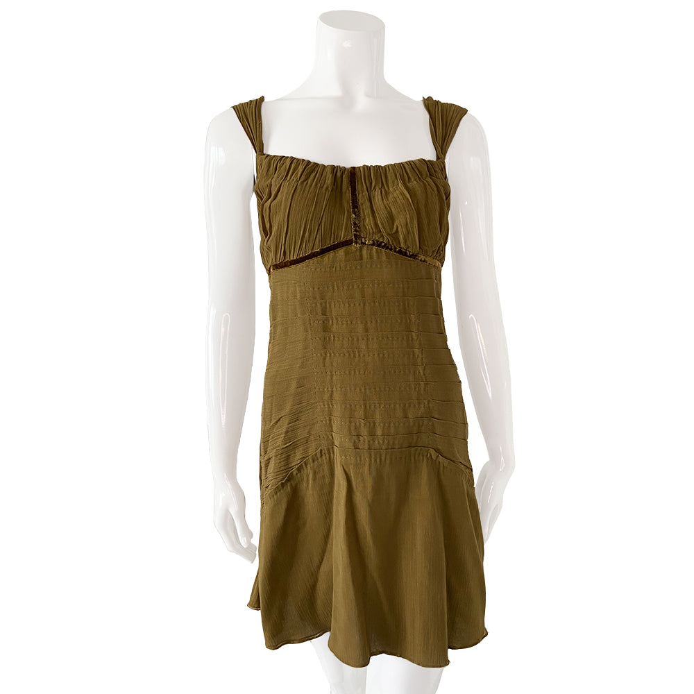 Louis Vuitton 2004 Runway Collection Khaki dress by Marc Jacobs spring collection for Gathered straps with gathered bodice, velvet trim front and back. Hand stitched pleated body with ruching in back and ruffled back hem. Back gold-tone zipper closure beneath exposed exterior ribbon. Fully lined in 100% Linen.