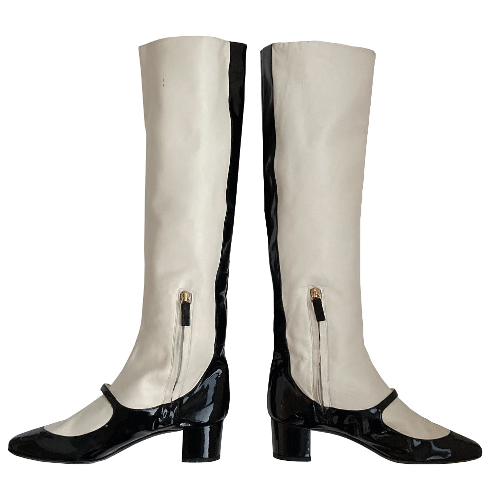 Chanel rare unused two-tone Mary Jane lamb leather sample boots from 2000 Cruise by Karl Lagerfeld for Chanel. Block heel black patent Mary Jane shoes attached to white lamb leather to the knee “sock” with black patent along the back boot shaft, gold-tone CC logo at outer heels. Original sticker on soles. Size: 40 Made in Italy