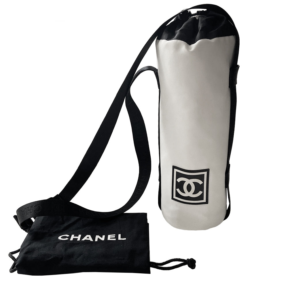 Chanel Sport canvas CC logo draw string water bottle holder by Karl Lagerfeld for Chanel, sport collection 2004. White and black nylon fabric with side zipper and CHANEL nylon webbing, adjustable long strap with sport clip closure. Box CC rubber front logo, black textile interior, date code tag attached. Made in Italy