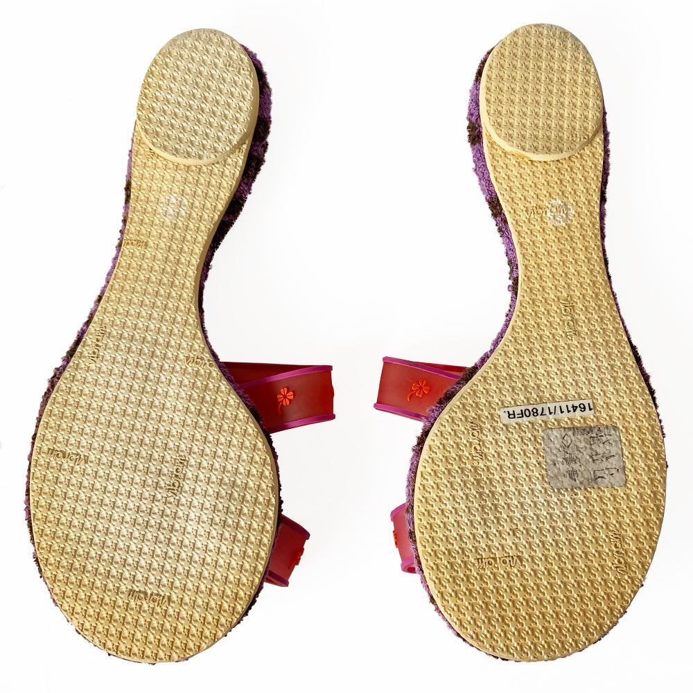 Chanel lucky clover beach sandals from spring 2001. Slip on pool slides with Chanel translucent rubber upper and toe band, all over 4 leaf clover and interlocking CC logo printed terry cloth inner sole. Resoled with Vibram soles. Color: Inner sole: Violet/black, Rubber upper: Pink/orange Size: 38 Made in France