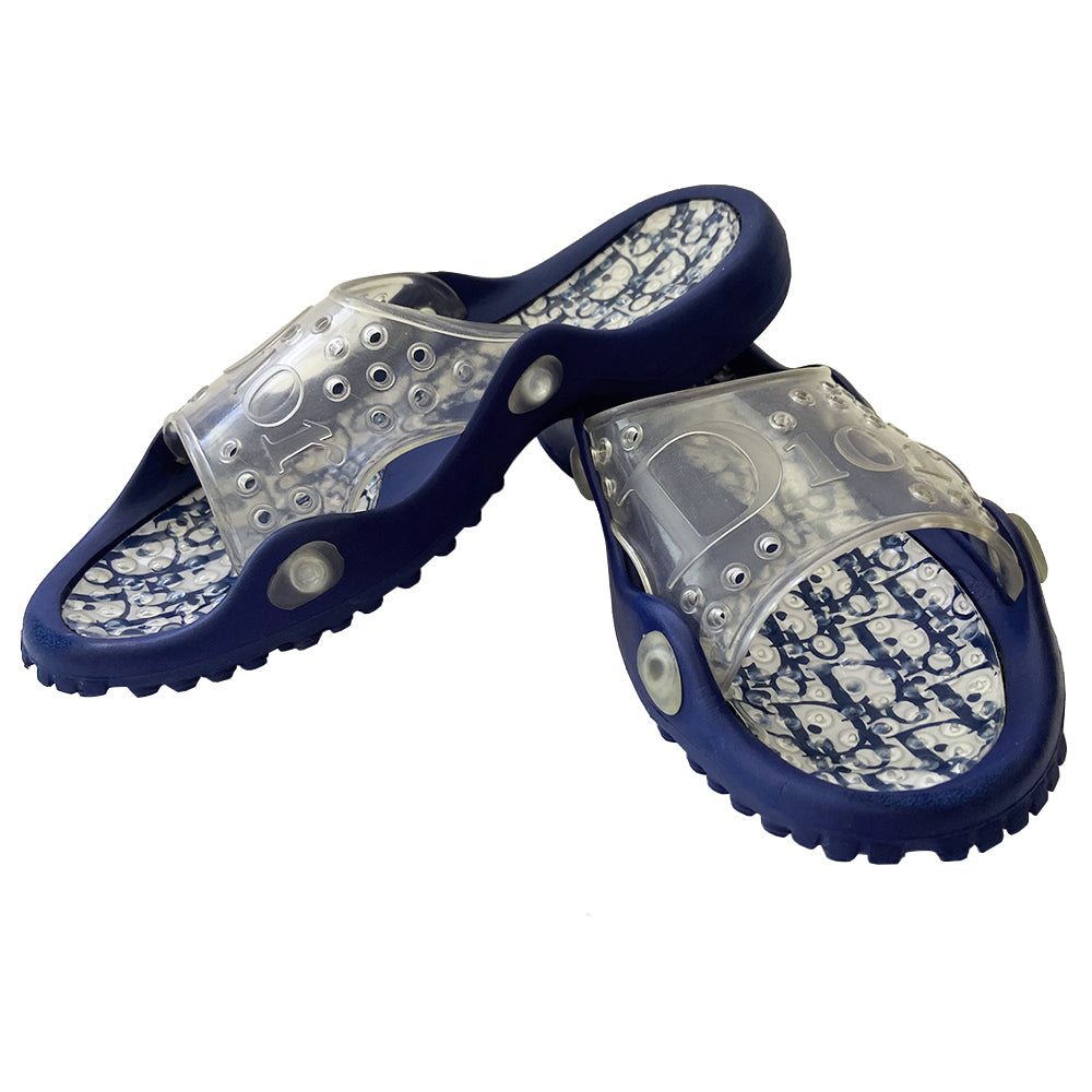 Christian Dior monogram navy on white blue jelly slides sandals from John Galliano early 2000’s era. Dior logo embossed clear upper with perforated air holes. Monogram insole with clear nubby overlay. Rubber bottom sole with Dior logo imprint. Original clear plastic Diorissimo print storage bag included. Made in Italy