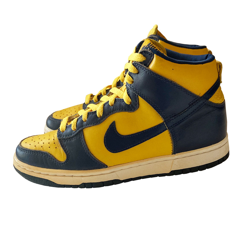 Nike Dunk High LE Michigan 1998 reissue from from the original 1985 debut "Be True to Your School" collection University of Michigan colors Varsity Maize / Navy. Material: Leather upper, nylon tongue Size: Men’s US 7 /EU 40