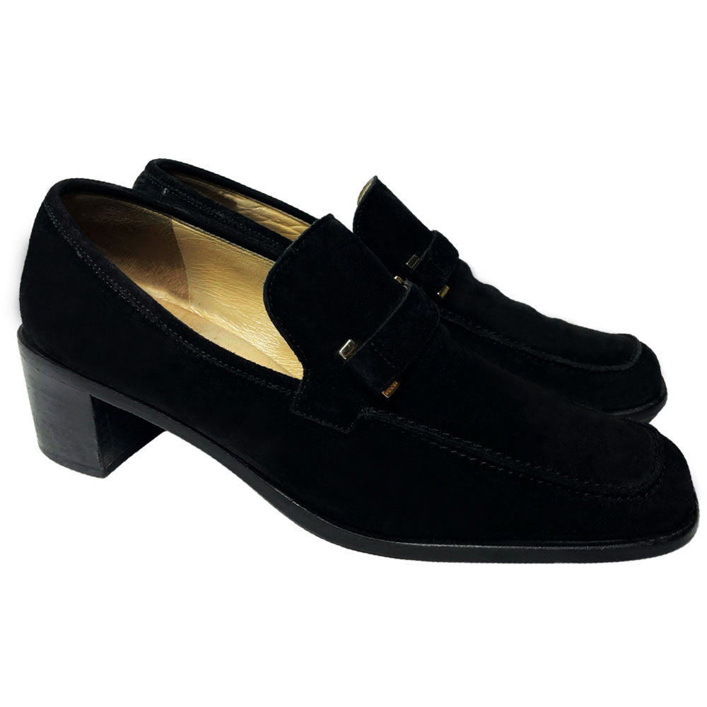 Gucci Mocassino Pelle Guarn Met black suede loafers with black wooden heel and silver-tone front Gucci embossed buckles. Leather soles with tan leather lining. Made in Italy