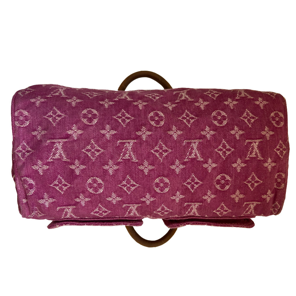Louis Vuitton pink denim Neo Speedy Bag by Marc Jacobs for Louis Vuitton, 2005. 2 outer front pockets, gold-tone push lock closure, contrast stitching. Vachetta leather trimmed exterior, zippered pocket, 2 rolled vachetta leather handles. Top zipper, pink alcantara lining, interior slip pocket. Date code is visible. Made in France