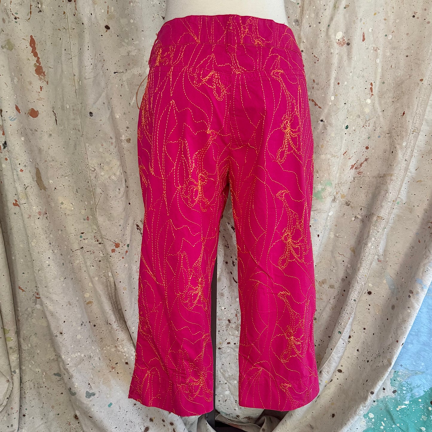 2000s VERSACE SPORT FLORAL EMBROIDERED PINK CAPRI PANTS
