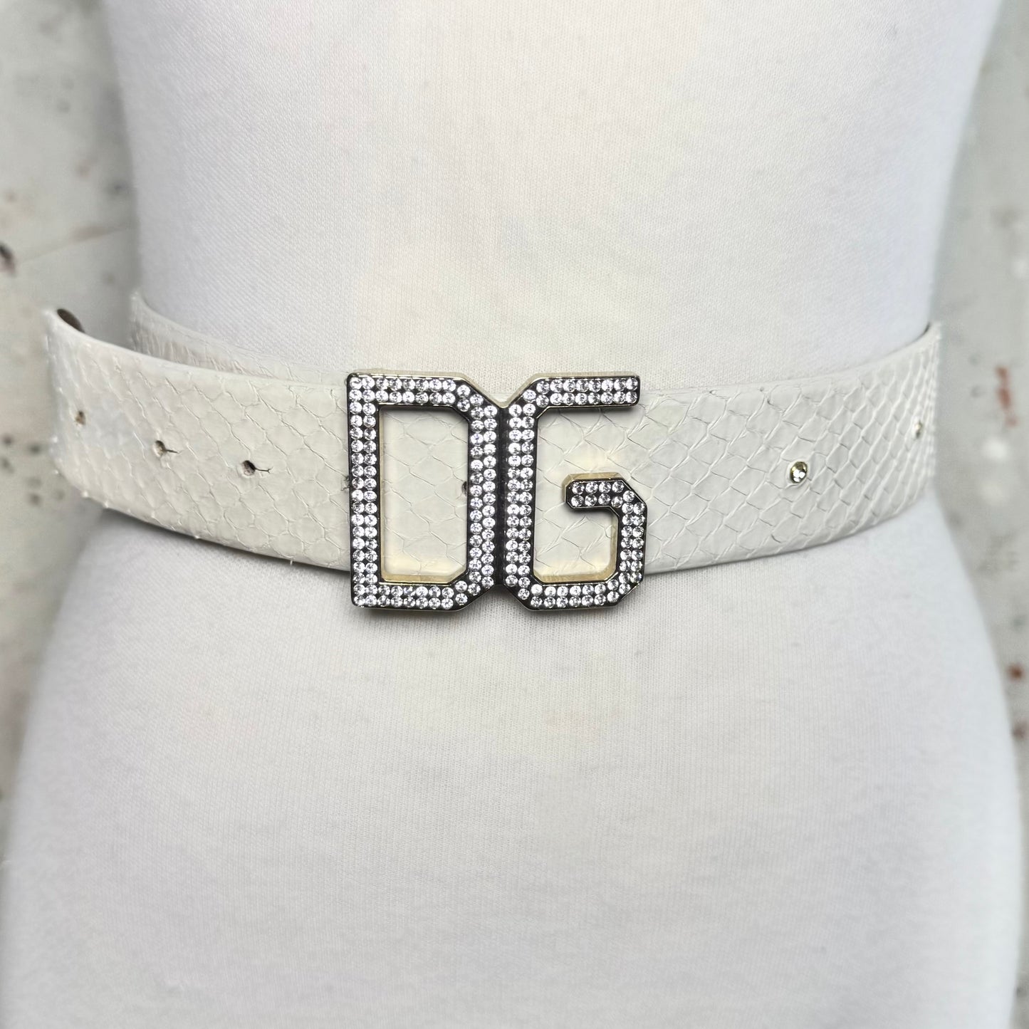2000s DOLCE & GABBANA WHITE SNAKE PRINTED LEATHER CRYSTAL LOGO GOLD BUCKLE DG BELT