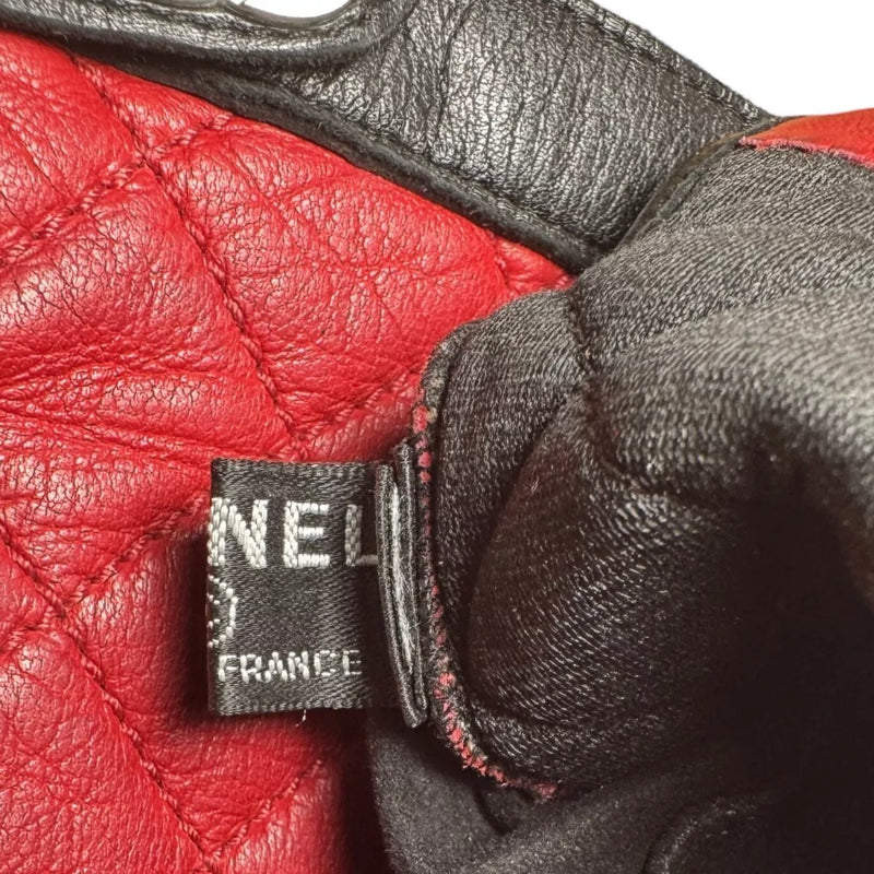 CHANEL QUILTED RED BLUE BLACK CC TURNLOCK FINGERLESS LAMBSKIN GLOVES