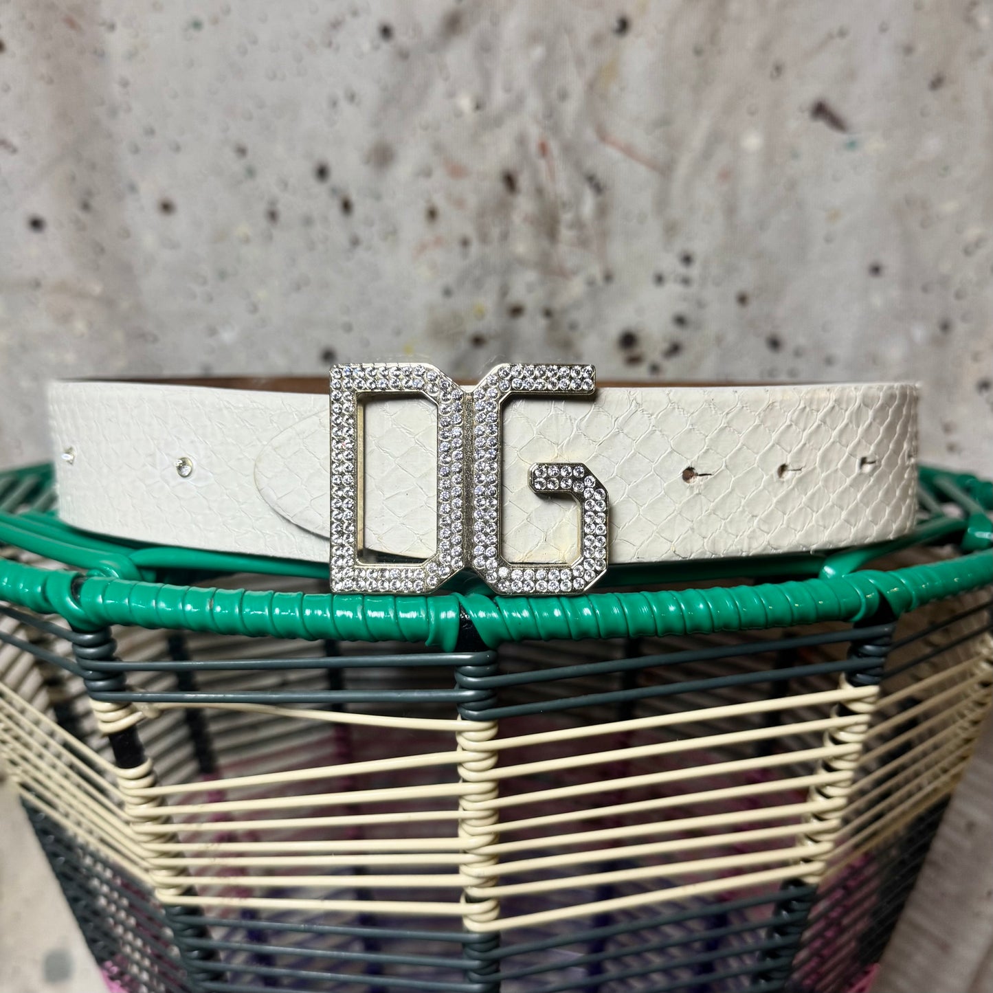 2000s DOLCE & GABBANA WHITE SNAKE PRINTED LEATHER CRYSTAL LOGO GOLD BUCKLE DG BELT