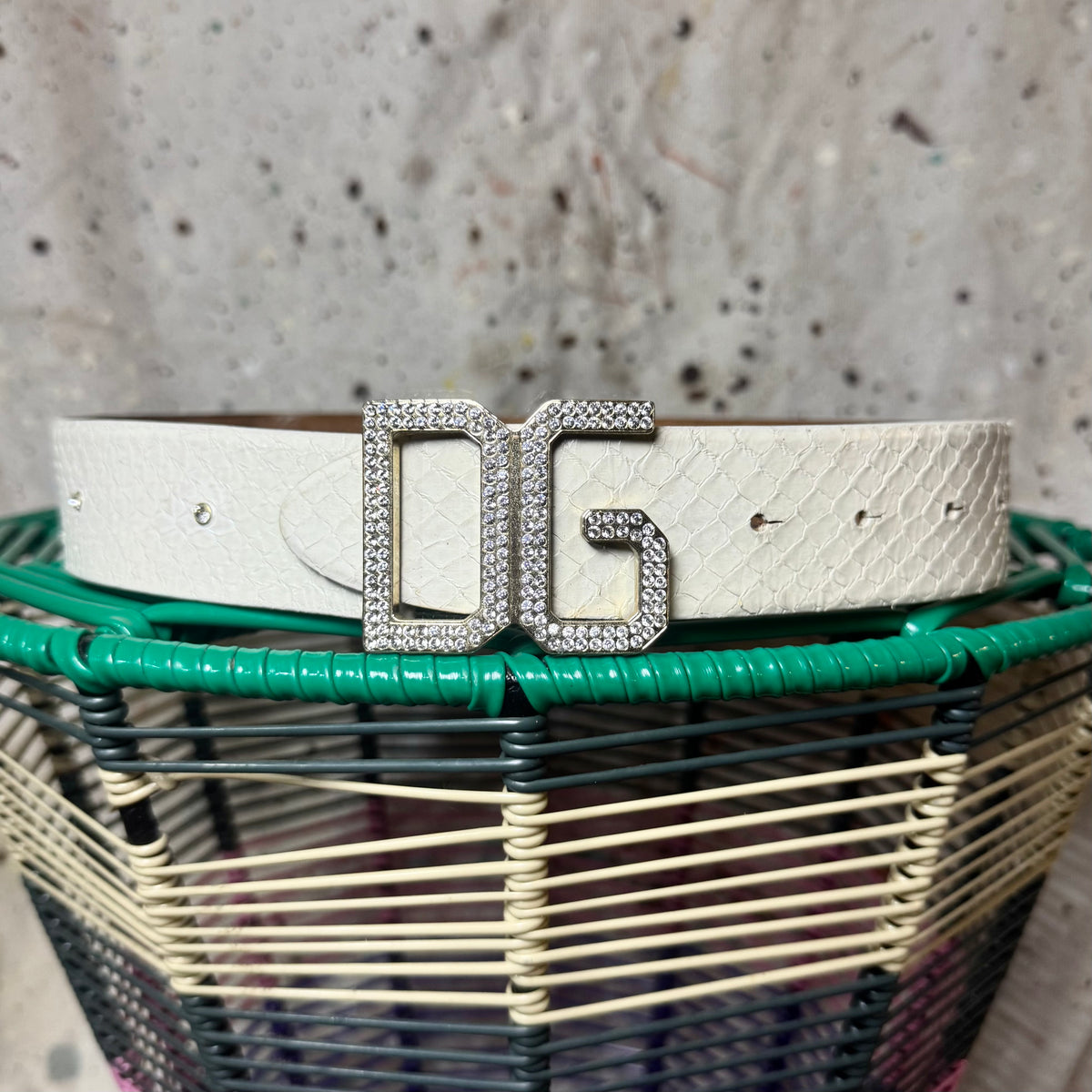 VTG Dolce & Gabbana White Leather Gold Rhinestone O-Ring Chain Glam Belt Dolce Gabbana Crystal Belt with Leather Ring Aaliyah Runway  main image 4