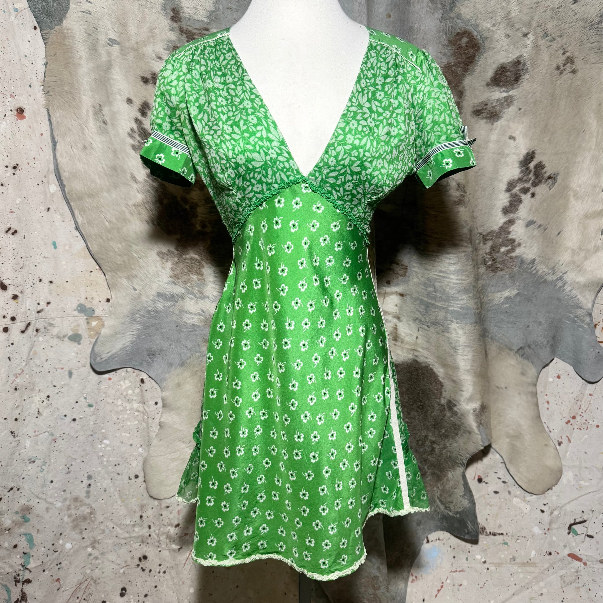 DOLCE & GABBANA D&G GREEN WHITE FLORAL FRILL DOUBLE LAYER SILK DRESS Angeles Vintage DOLCE & GABBANA D&G GREEN WHITE FLORAL FRILL DOUBLE LAYER SILK DRESS Angeles Vintage