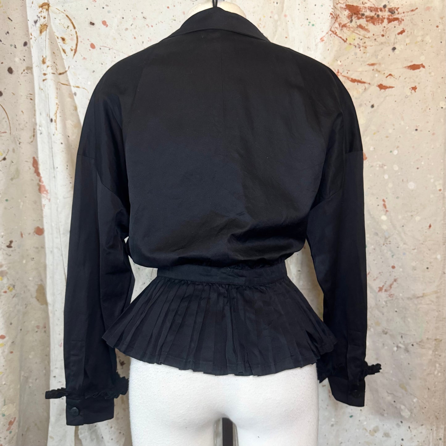 CHANEL SPRING 1986 RUNWAY BLACK PLEATED JACKET