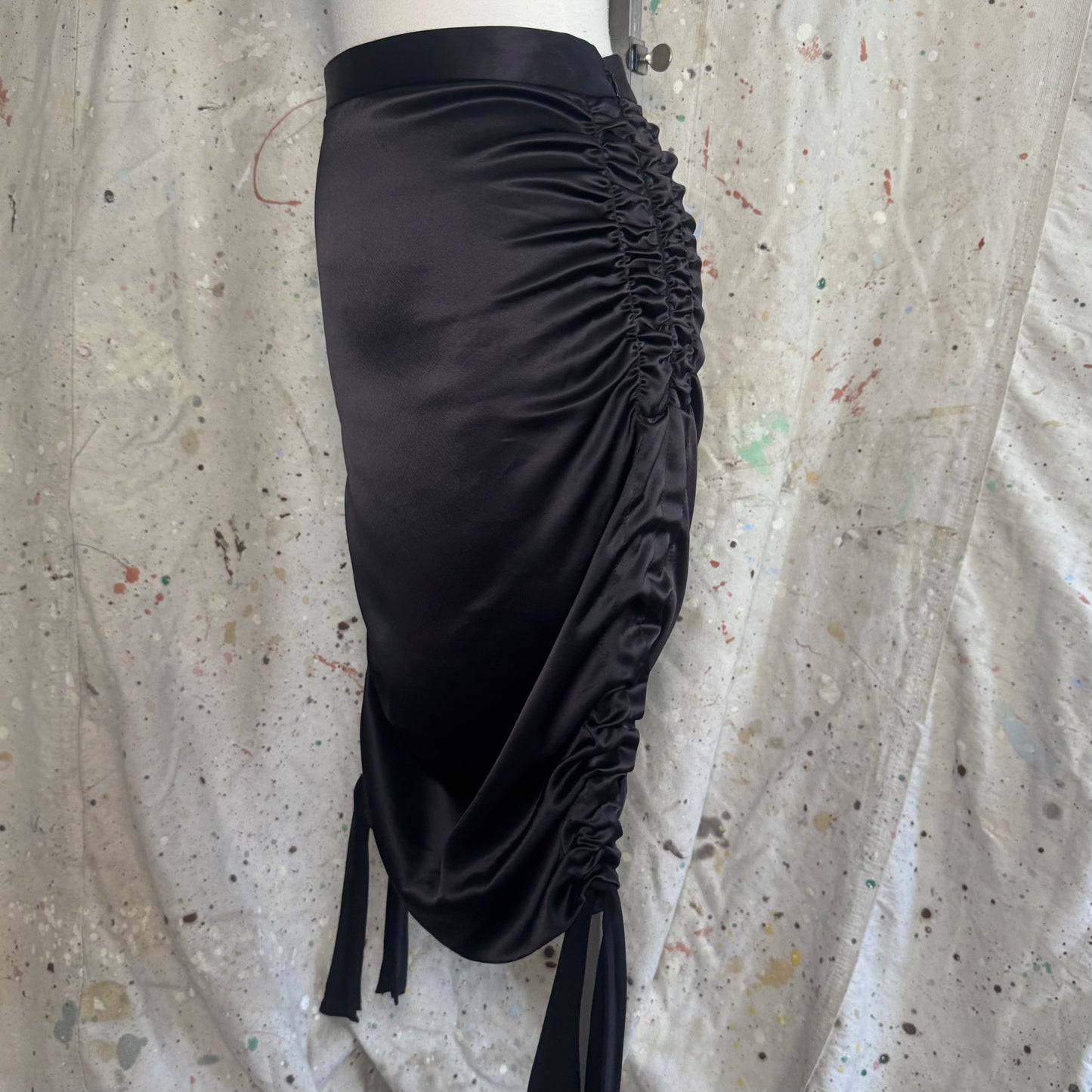 MOSCHINO CHEAP AND CHIC 2010 RUNWAY RUCHED BOTTOM TIE BLACK PENCIL SKIRT - 6