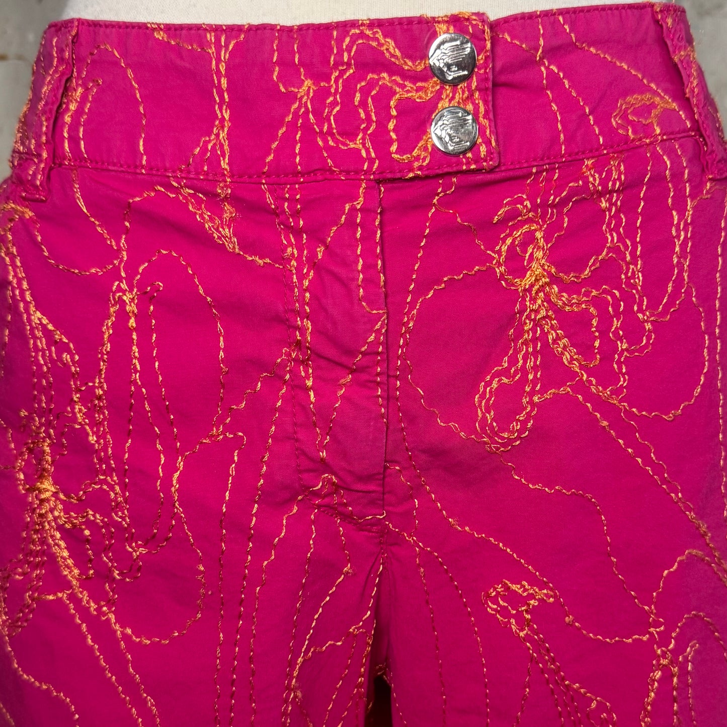 2000s VERSACE SPORT FLORAL EMBROIDERED PINK CAPRI PANTS