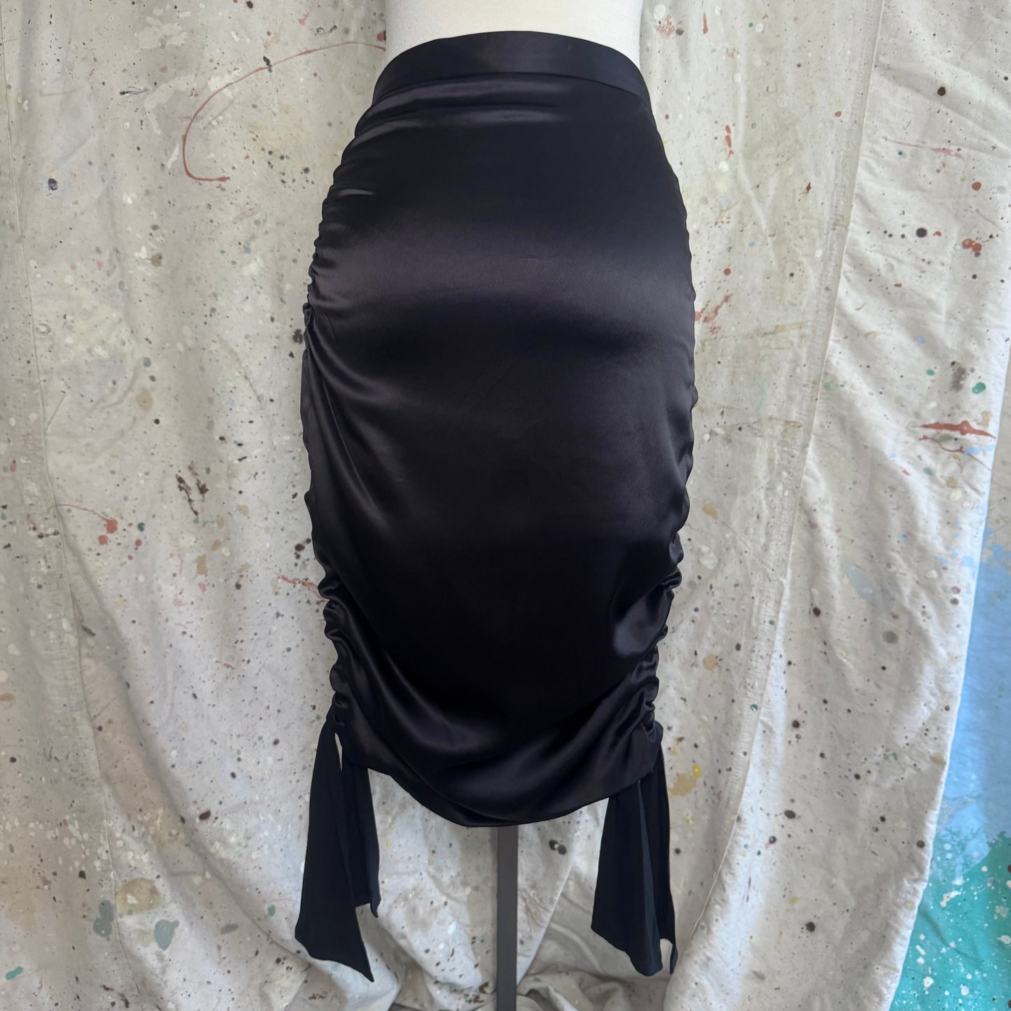 MOSCHINO CHEAP AND CHIC 2010 RUNWAY RUCHED BOTTOM TIE BLACK PENCIL SKIRT - 6