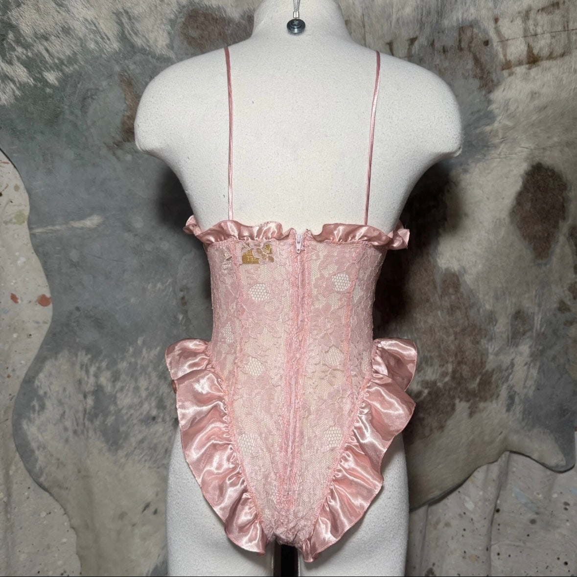 1980s VICTORIAS SECRET GOLD LABEL PINK LACE FRILL TEDDY BODYSUIT