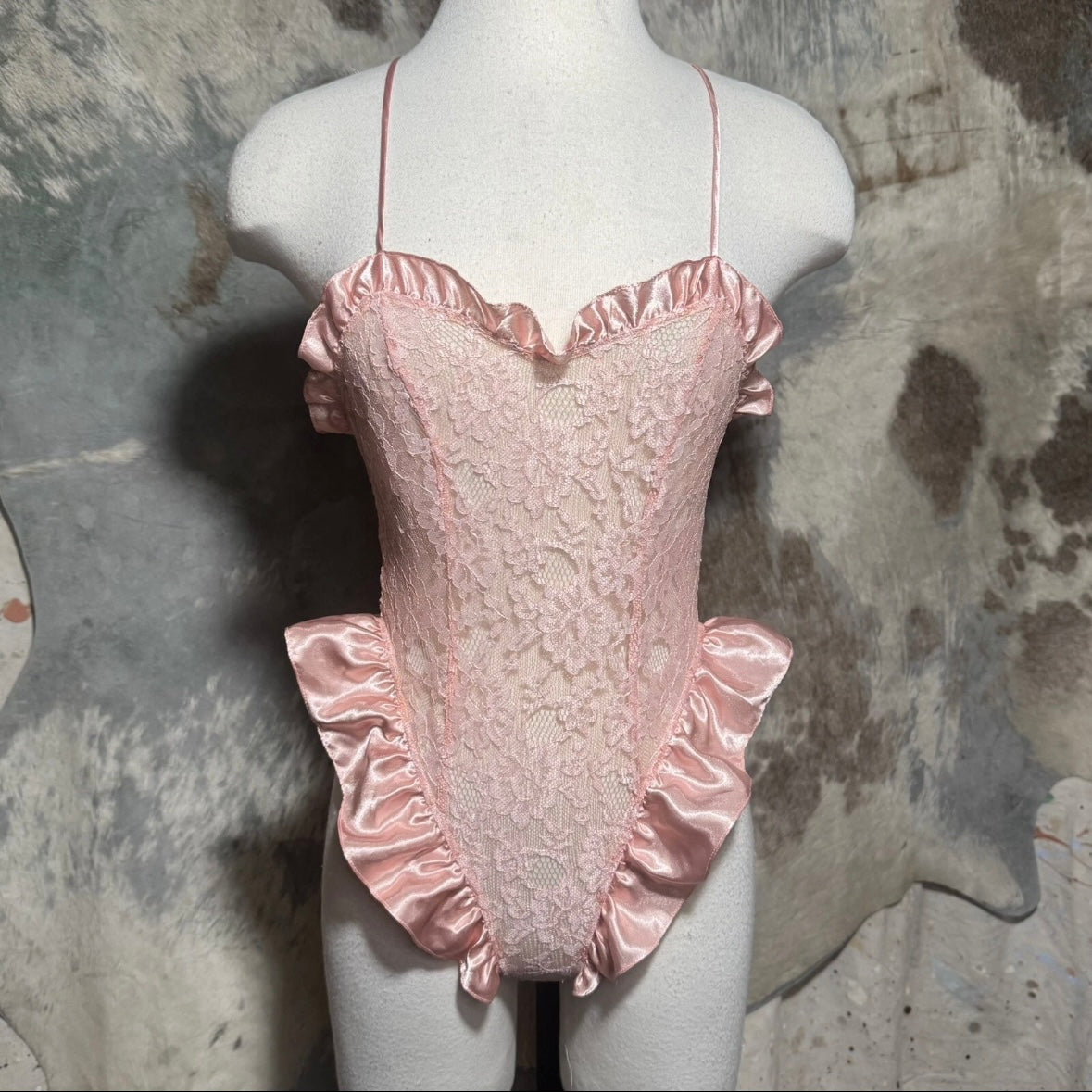 1980s VICTORIAS SECRET GOLD LABEL PINK LACE FRILL TEDDY BODYSUIT