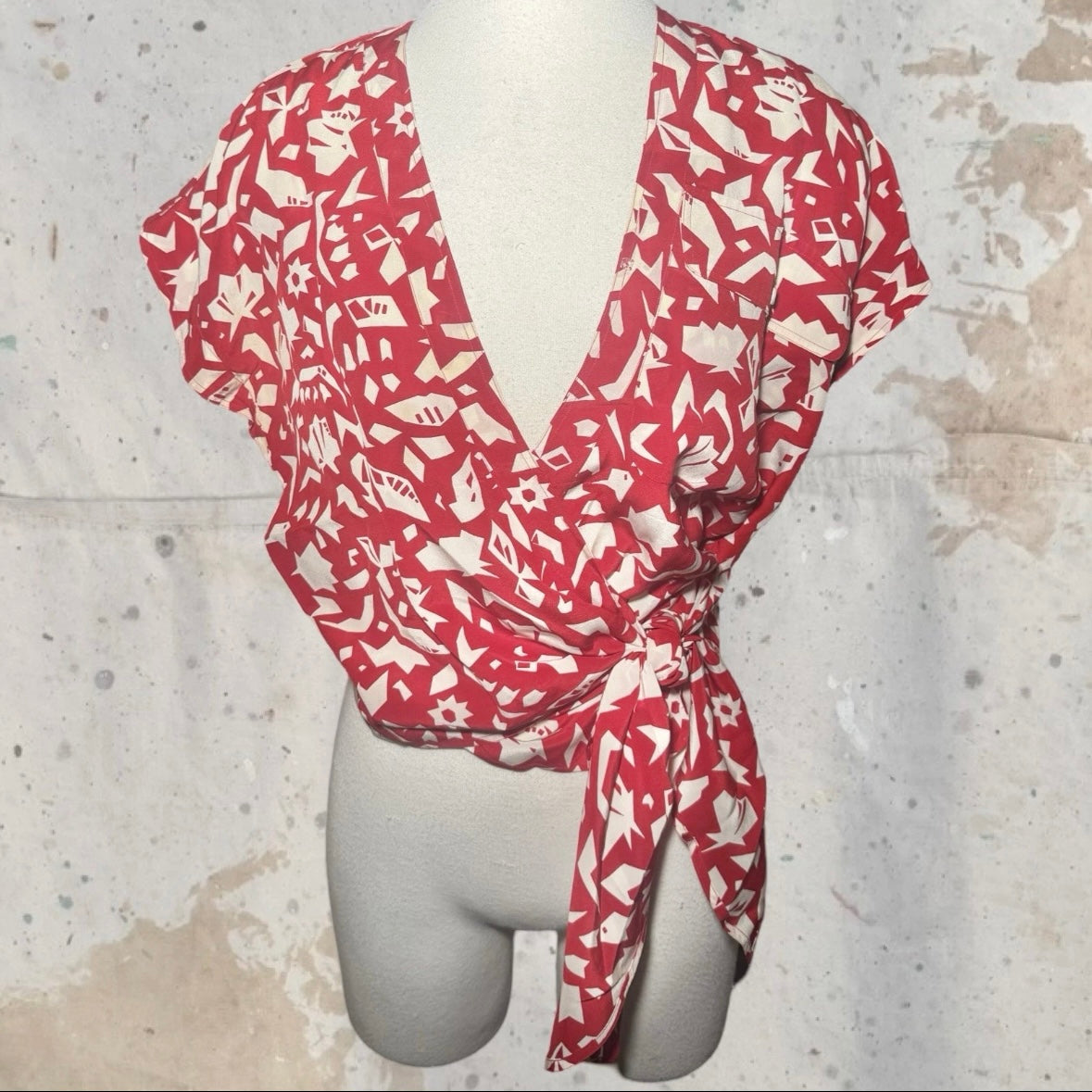 1970s GUCCI RED SILK GEOMETRIC PATTERN WRAP TIE BLOUSE