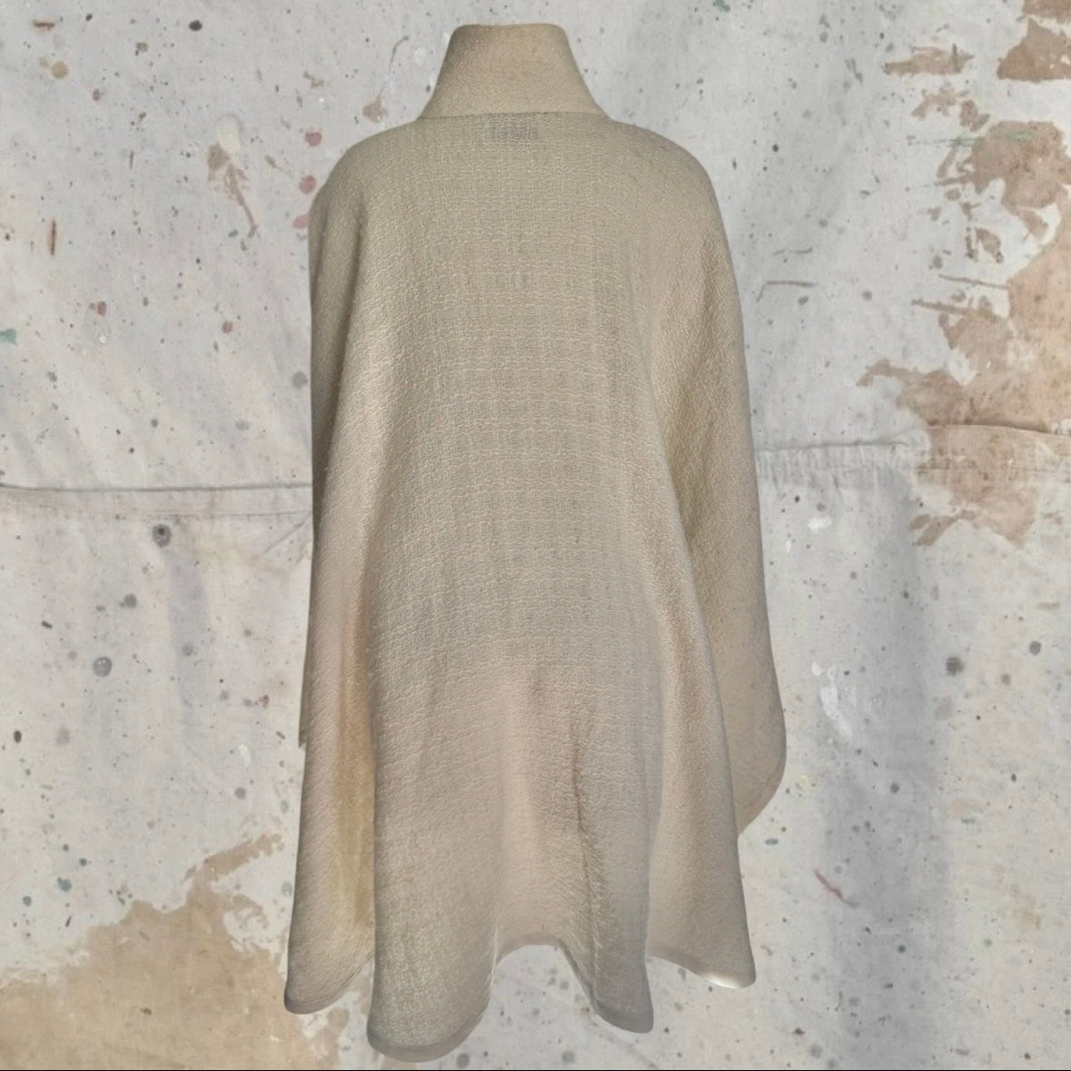 1980s CHANEL BOUTIQUE TWEED CREAM TOP BUTTON CAPE SHAWL WRAP