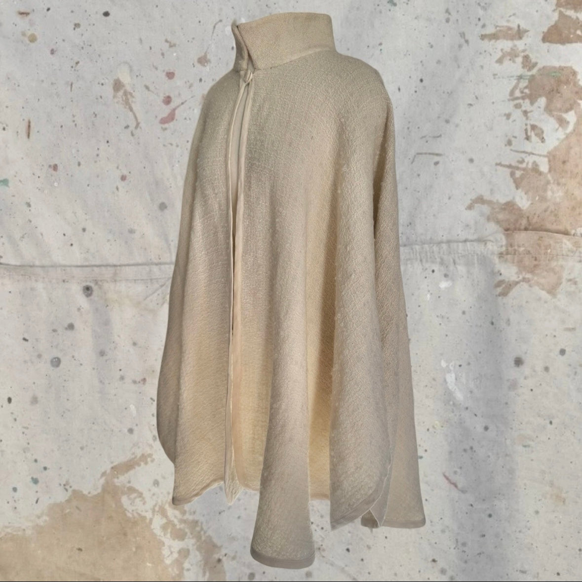 1980s CHANEL BOUTIQUE TWEED CREAM TOP BUTTON CAPE SHAWL WRAP