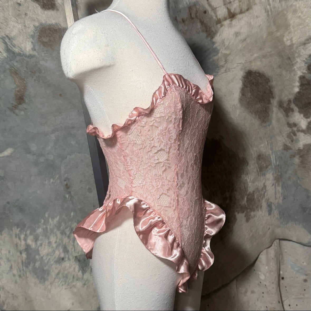 1980s VICTORIAS SECRET GOLD LABEL PINK LACE FRILL TEDDY BODYSUIT