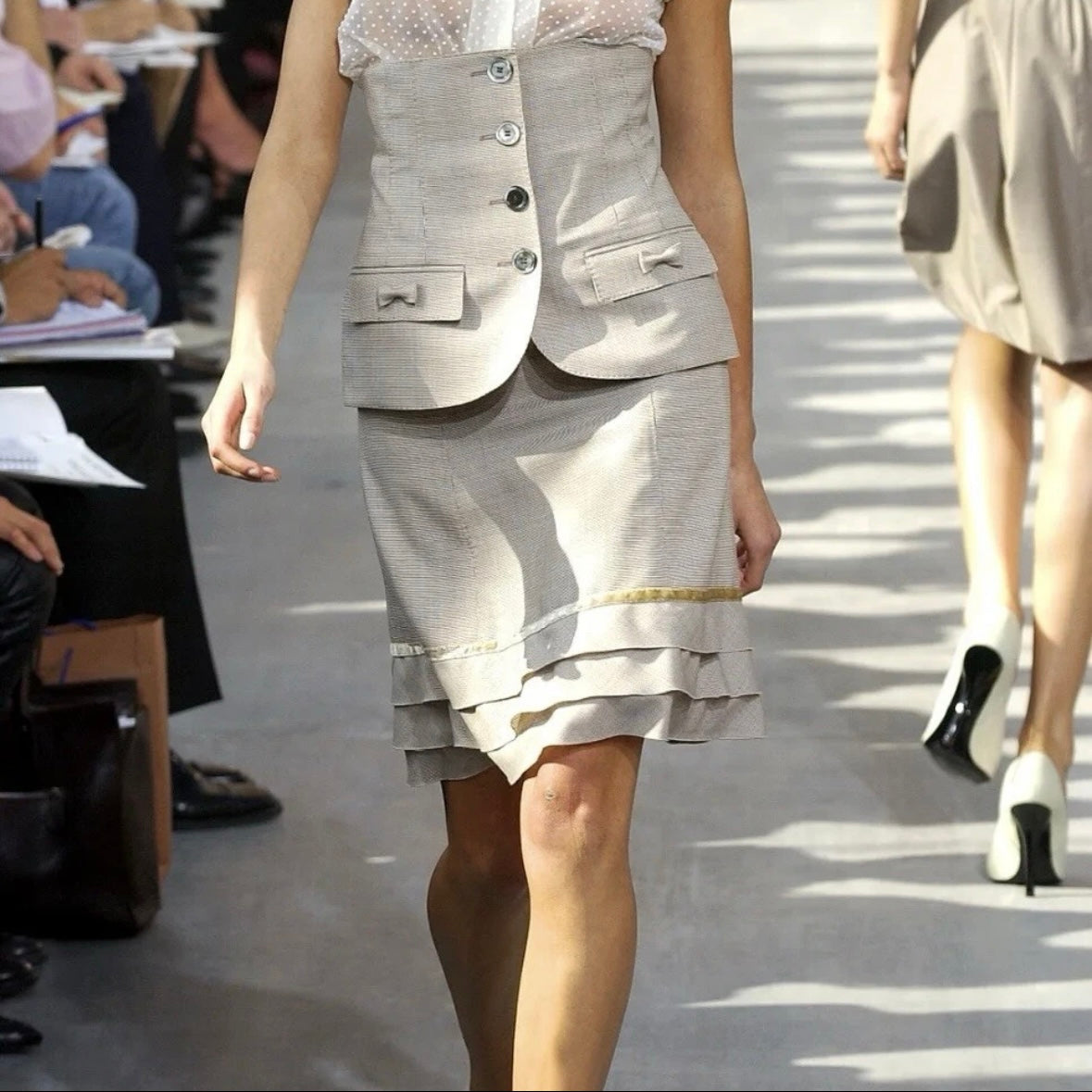 SS 2003 LOUIS VUITTON MARC JACOBS HOUNDSTOOTH A LINE FRILL SKIRT RUNWAY