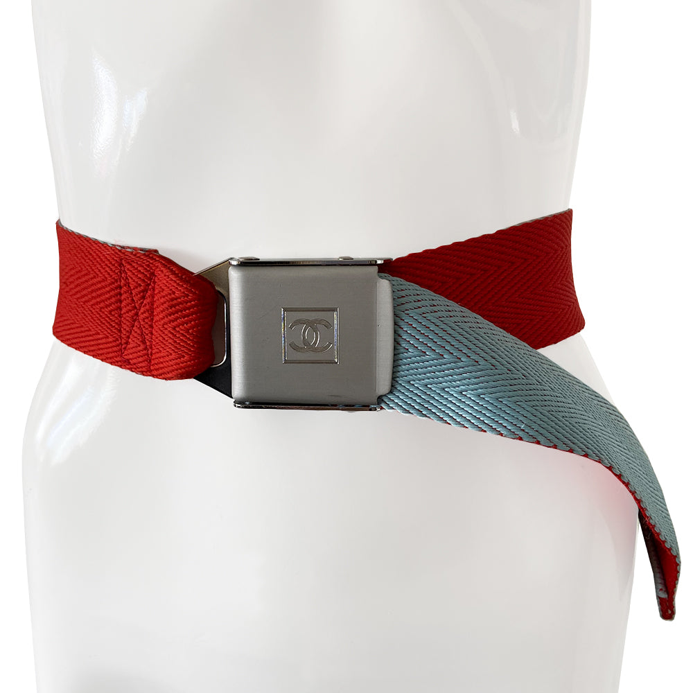 Pale Blue & Red Sport CC Logo Silver Buckle Belt from Spring/Summer 2002 Sport Line. Slight scratch on the buckle. Chevron pattern woven fabric belt that slides through brushed silver-tone interlocking CC logo clip buckle closure. Adjustable size Color: Pale blue and red. Made in France. Total L (in) 34" W (in) 2"