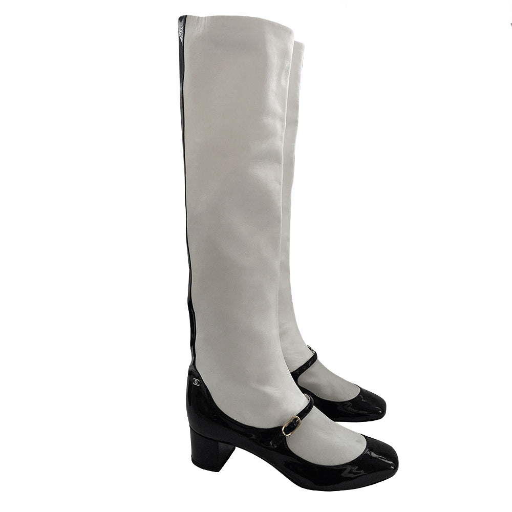 Chanel rare unused two-tone Mary Jane lamb leather sample boots from 2000 Cruise by Karl Lagerfeld for Chanel. Block heel black patent Mary Jane shoes attached to white lamb leather to the knee “sock” with black patent along the back boot shaft, gold-tone CC logo at outer heels. Original sticker on soles. Size: 40 Made in Italy 
