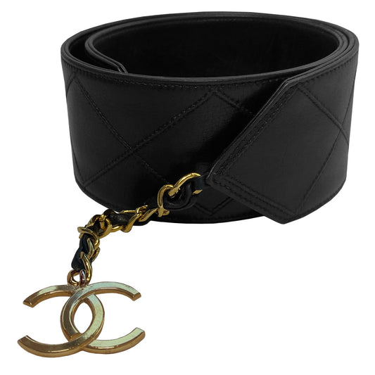 Chanel circa 1980 black lamb leather diamond quilted wide belt with attached interwoven gold plated chain with leather hanging CC gold-tone logo charm, hook closure. Made in Italy