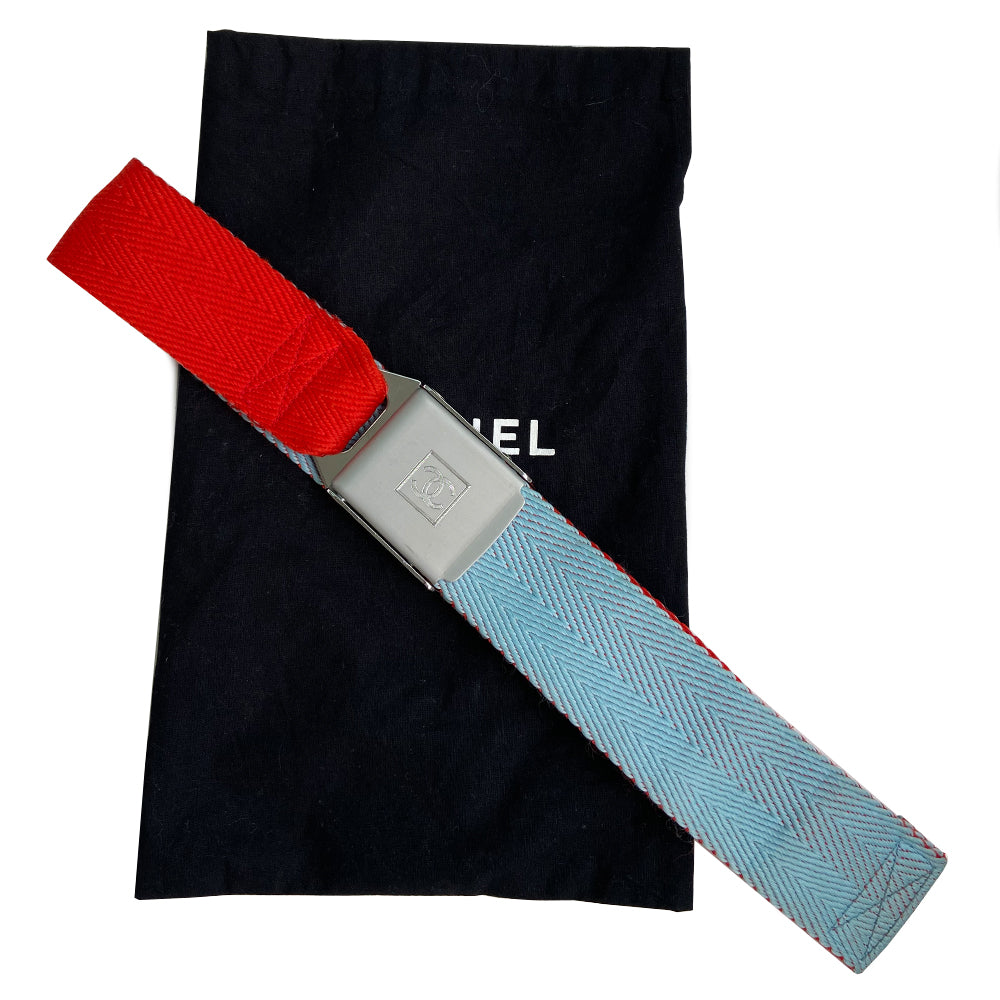 Pale Blue & Red Sport CC Logo Silver Buckle Belt from Spring/Summer 2002 Sport Line. Slight scratch on the buckle. Chevron pattern woven fabric belt that slides through brushed silver-tone interlocking CC logo clip buckle closure. Adjustable size Color: Pale blue and red. Made in France. Total L (in) 34" W (in) 2"