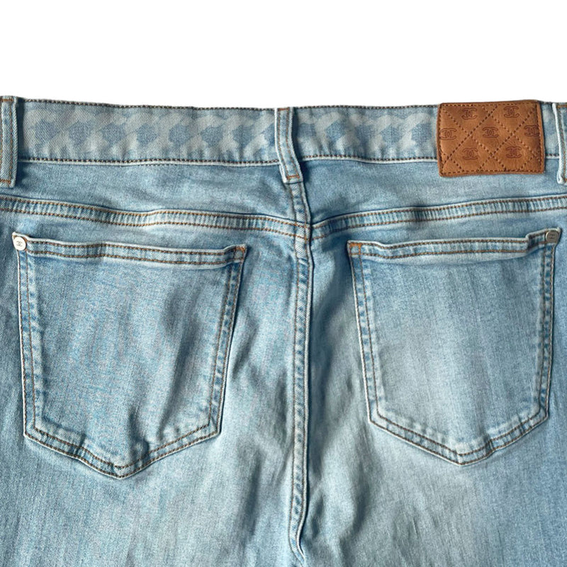 Chanel 2019 mid rise skinny faded wash 5 pocket stretch denim pants with faded white chain link design at waistband and down outer legs, CC engraved logo silver-tone rivets and top button, 5 " CC logo ankle zippers. Belt loops at waistband, calfskin leather diamond stitched CC logo patch at waistband. Made in Italy 
